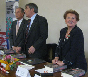 Lucia Beltrame Menini, Ferdinando Camon e Mario Klein drio spetare le autorità... par tacare. (foto I. Scarparolo)