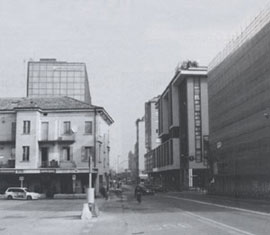 Na grande strada che Padova riconossente ga dedicà a Gozzi, dal Ponte sul Piovego fin al Tempio de la Pace.