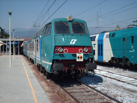 El treno el stava pa’ partire quando a l’ultimo minuto…