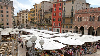 Vece case del “ghetto”, che varda Piazza de le Erbe.