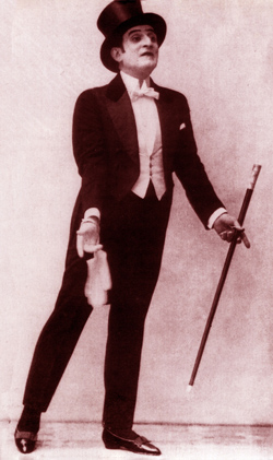 L’atore Ettore Petrolini ne la comedia musicale “Gastone” (1924).