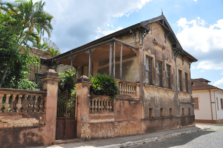 Na casa antica de Monte Santo de Minas.