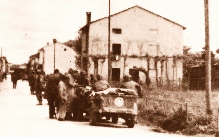 Le trupe ’mericane sta rivando a Friola, domènega dopomezodì 29 aprile 1945.