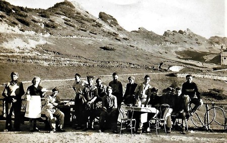 Ano 1954.  Davanti al rifugio Scalorbi, a i tenpi che noantri semo nè al Maregge.