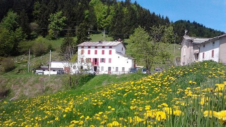 L'ostarìa del Maregge, ’ndó se catàa pastori e malgari e i diséa che lì i balàa.