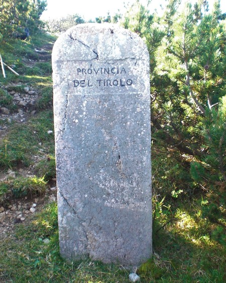 Val de Revolto - cipo de confine co ’l Tirolo.