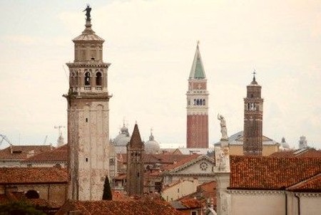 Sta lingua stupenda ’a bate insieme a ’e canpane de tuti i canpanìi…