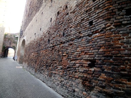 Se vede ben che manca tanti quarèi che l’avéa destacà dal ponte…