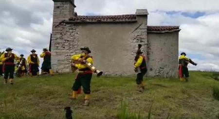 Eco i “Trombini” de San Bortolo: i ten viva na vecia tradision del paese.